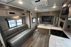 TRAVEL TRAILER REVIEW: Coachmen Freedom Express 192RBS - Interior